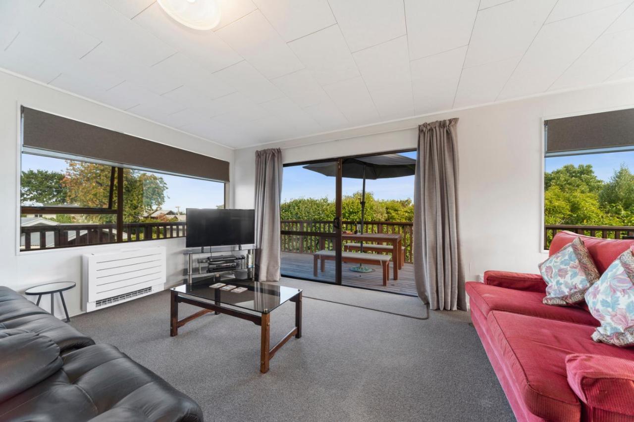Rainbow Lake House - Lake Taupo Holiday Home Exterior photo