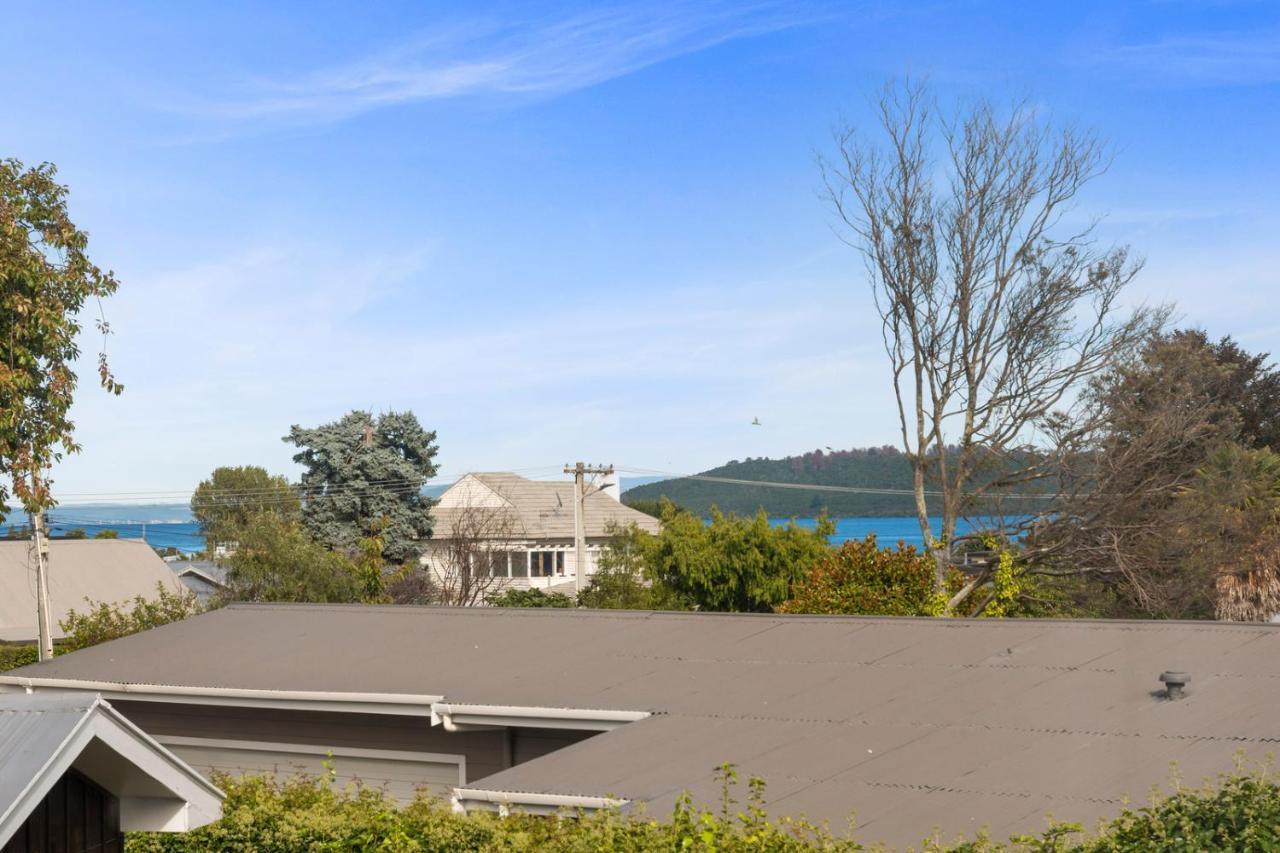 Rainbow Lake House - Lake Taupo Holiday Home Exterior photo
