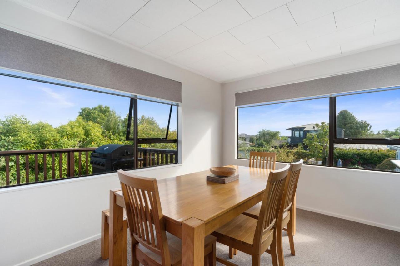 Rainbow Lake House - Lake Taupo Holiday Home Exterior photo