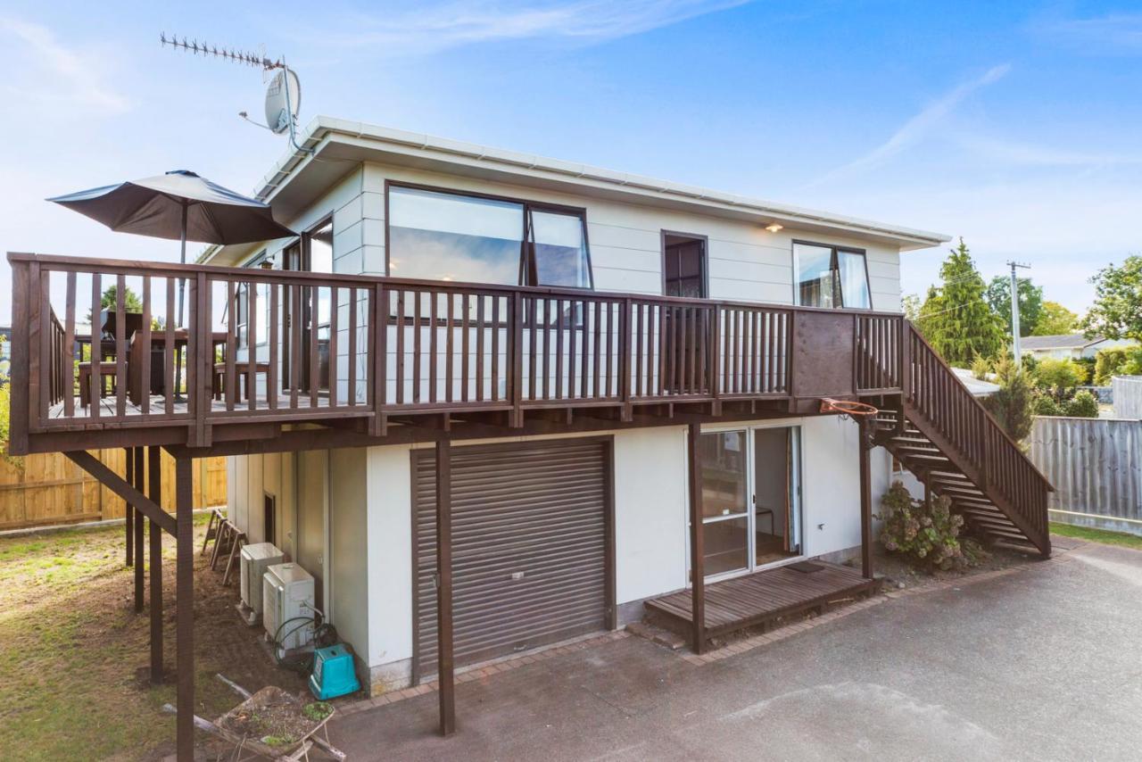 Rainbow Lake House - Lake Taupo Holiday Home Exterior photo